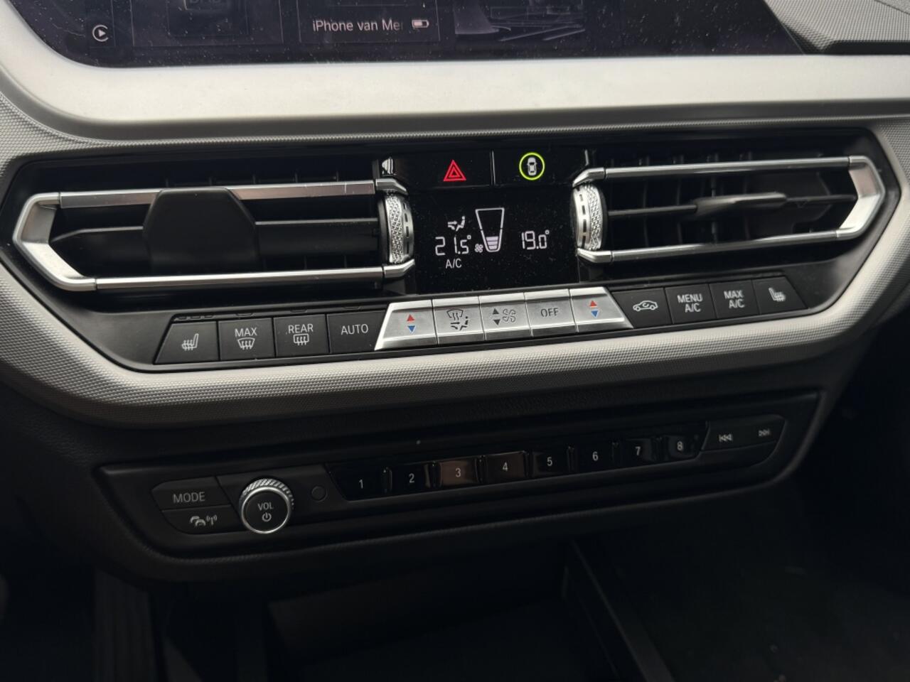 BMW 1-SERIE 118i High Executive| Clima, Cruise, Carplay, Stoelverwarming,