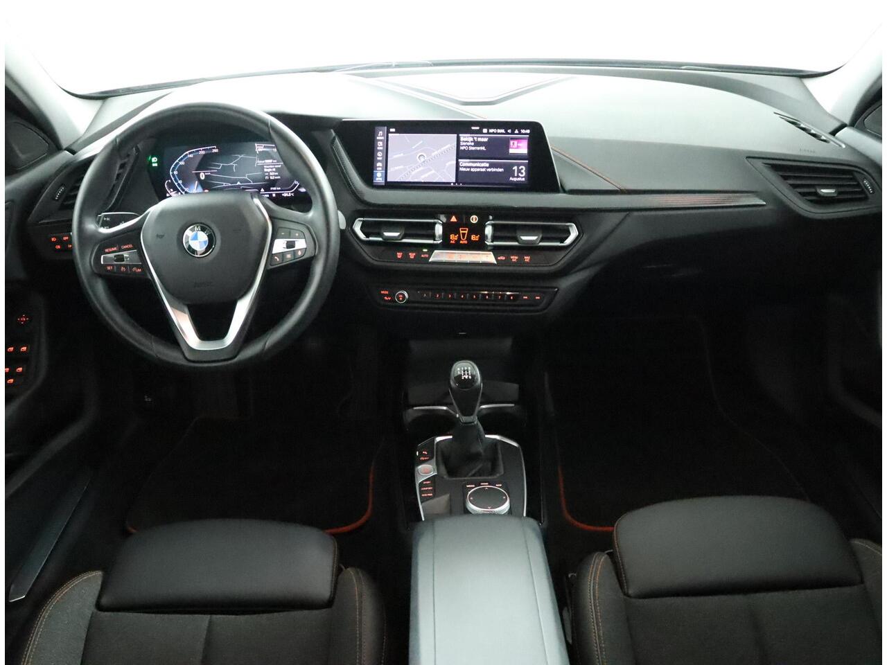 BMW 1-SERIE 118i Executive Edition Sport Line | Audio Media Pack | Parkeersensoren | Climate Control | LED | HiFi