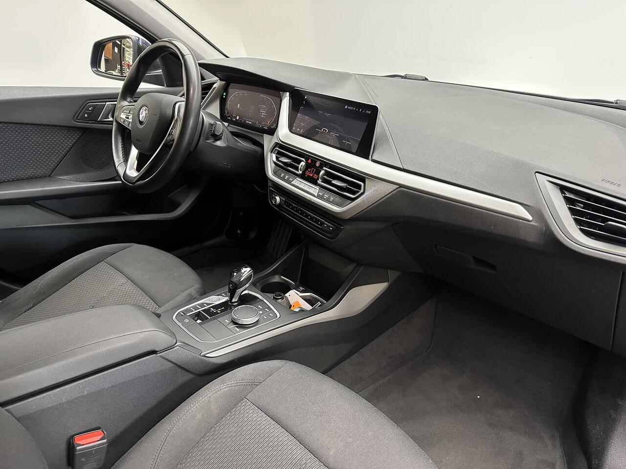 BMW 1-SERIE 118i Executive Edition Automaat| LM velgen | NL Auto