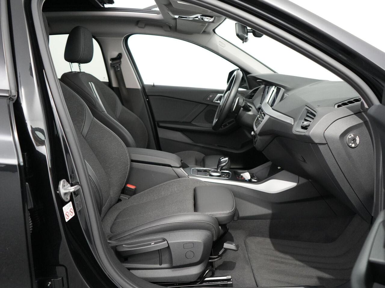 BMW 1-SERIE 118i Corporate High Executive | M sport | 18inch | Pano | Black |