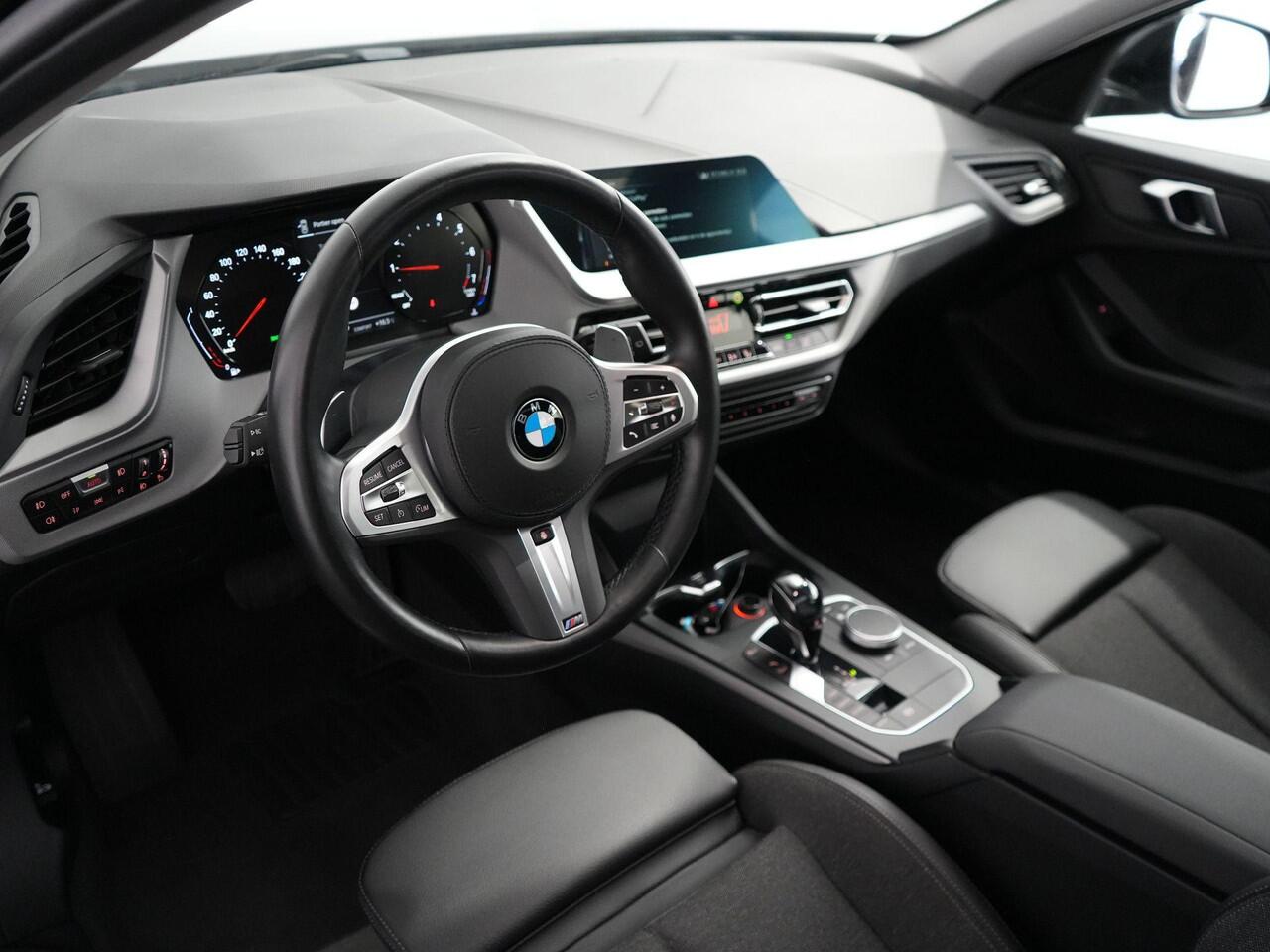 BMW 1-SERIE 118i Corporate High Executive | M sport | 18inch | Pano | Black |