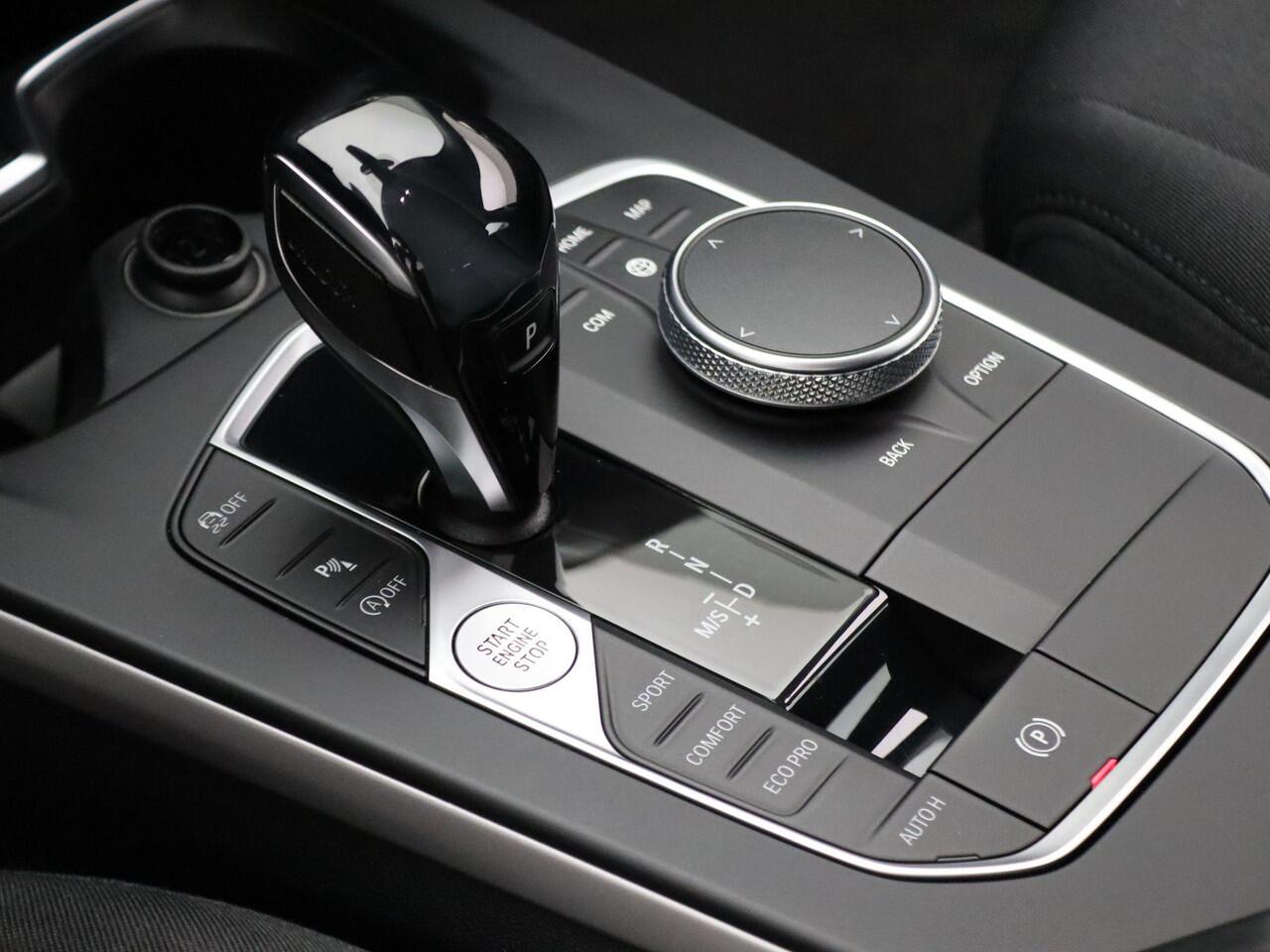 BMW 1-SERIE 5-deurs 118i Executive | BMW Live Cockpit Professional | DAB | 16"