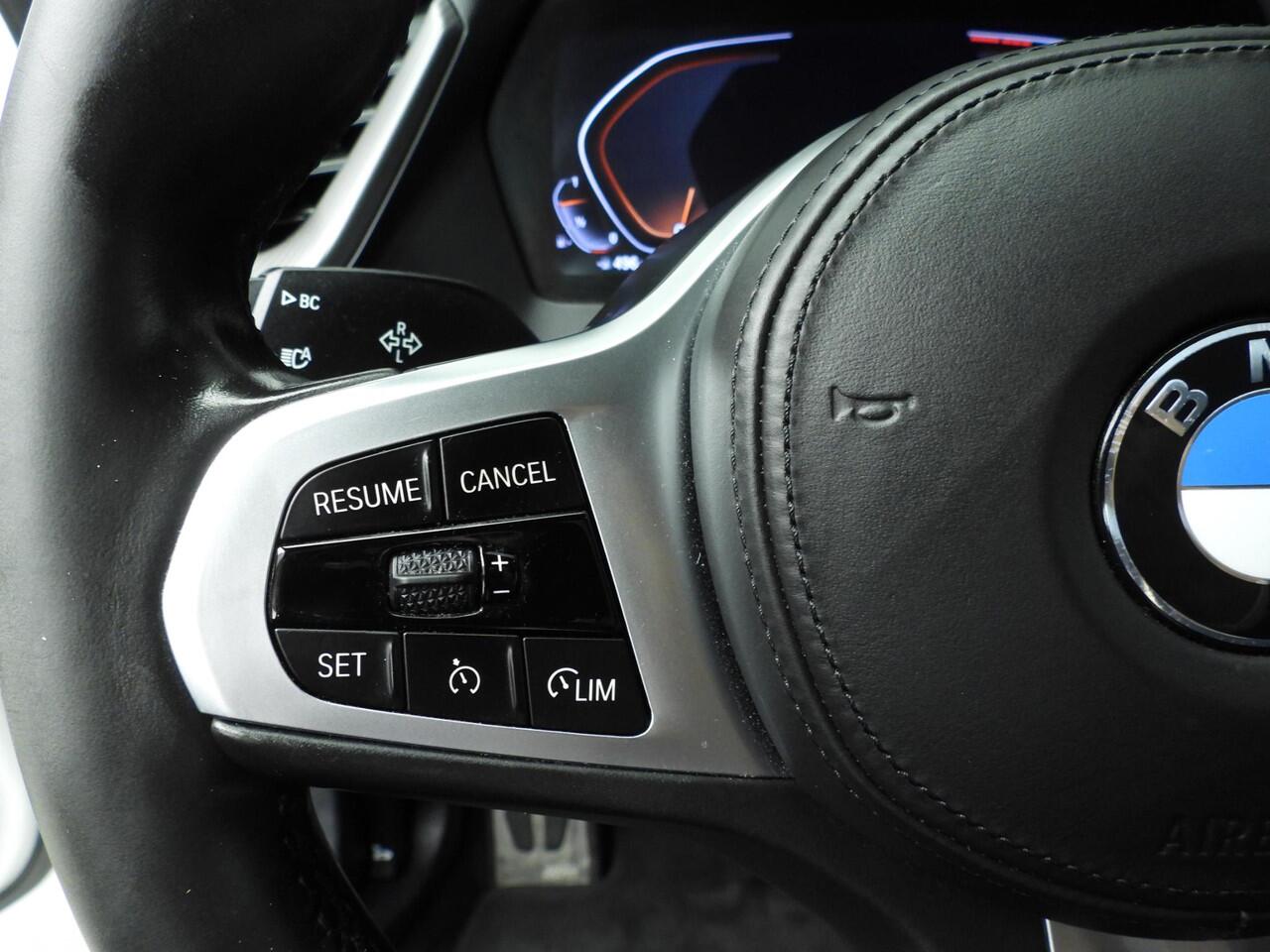 BMW 1-SERIE 118i | M-Sportpakket | LED | Leder | Navigatie | Sportstoelen | Stoelverwarming | Chrome line | DAB | Alu 18 inch