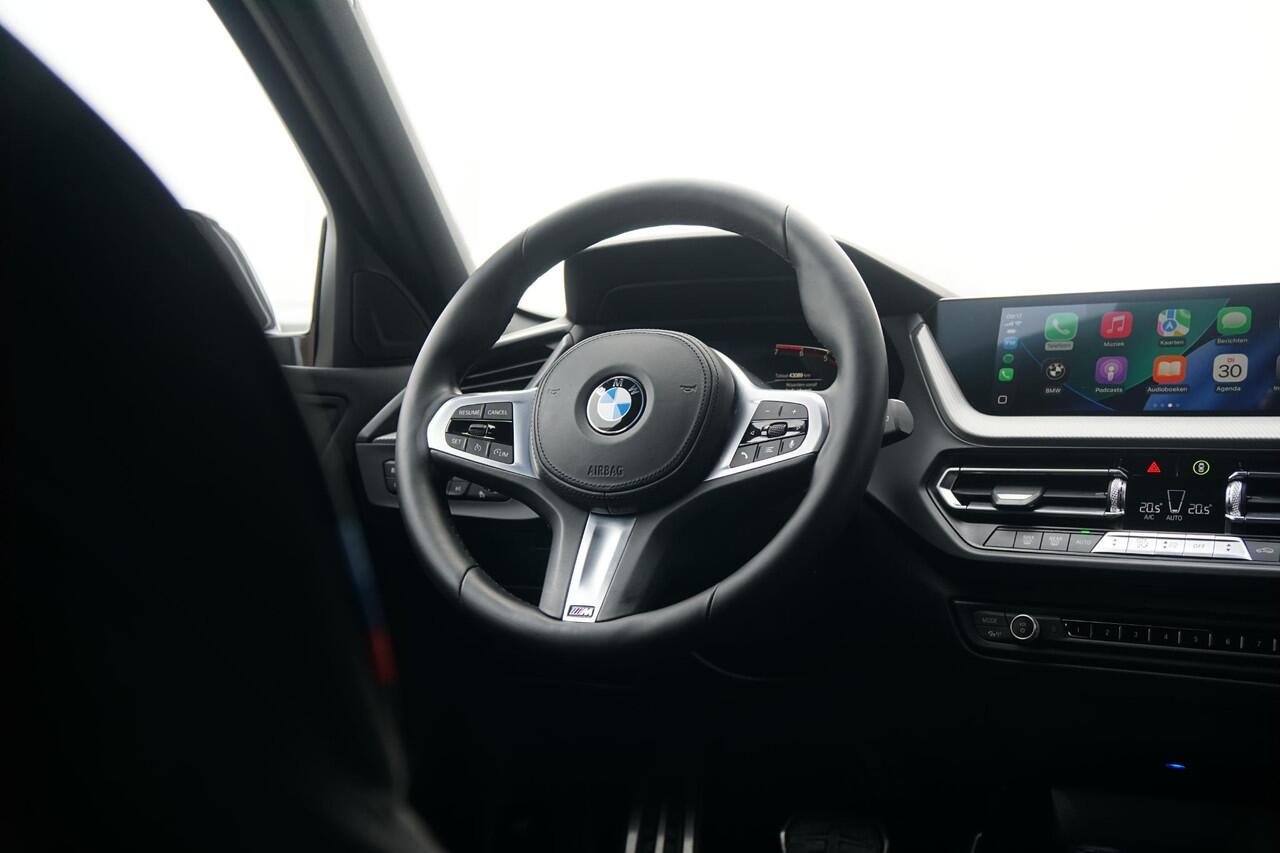 BMW 1-SERIE 118i M-Sport Plus + KUIPSTOELEN / CAMERA / SFEERVERLICHTING