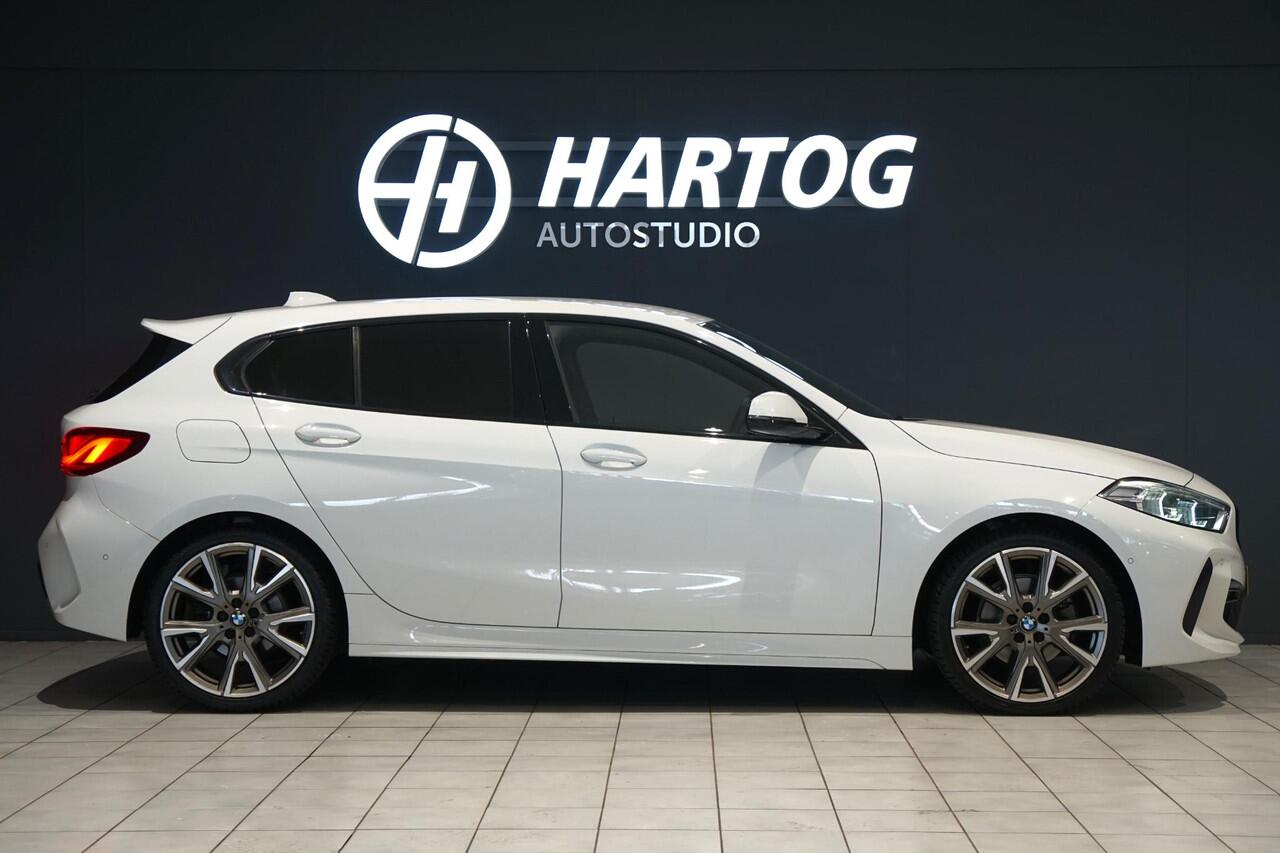 BMW 1-SERIE 118i M-Sport Plus + KUIPSTOELEN / CAMERA / SFEERVERLICHTING