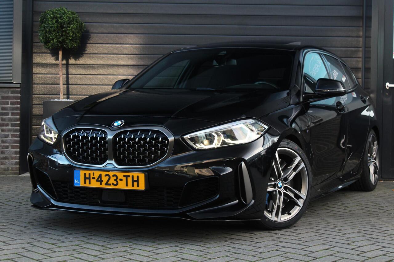 BMW 1-SERIE M135i xDrive High Executive Edition | Panorama dak | H+K | BLIS | HUD | Bomvol!