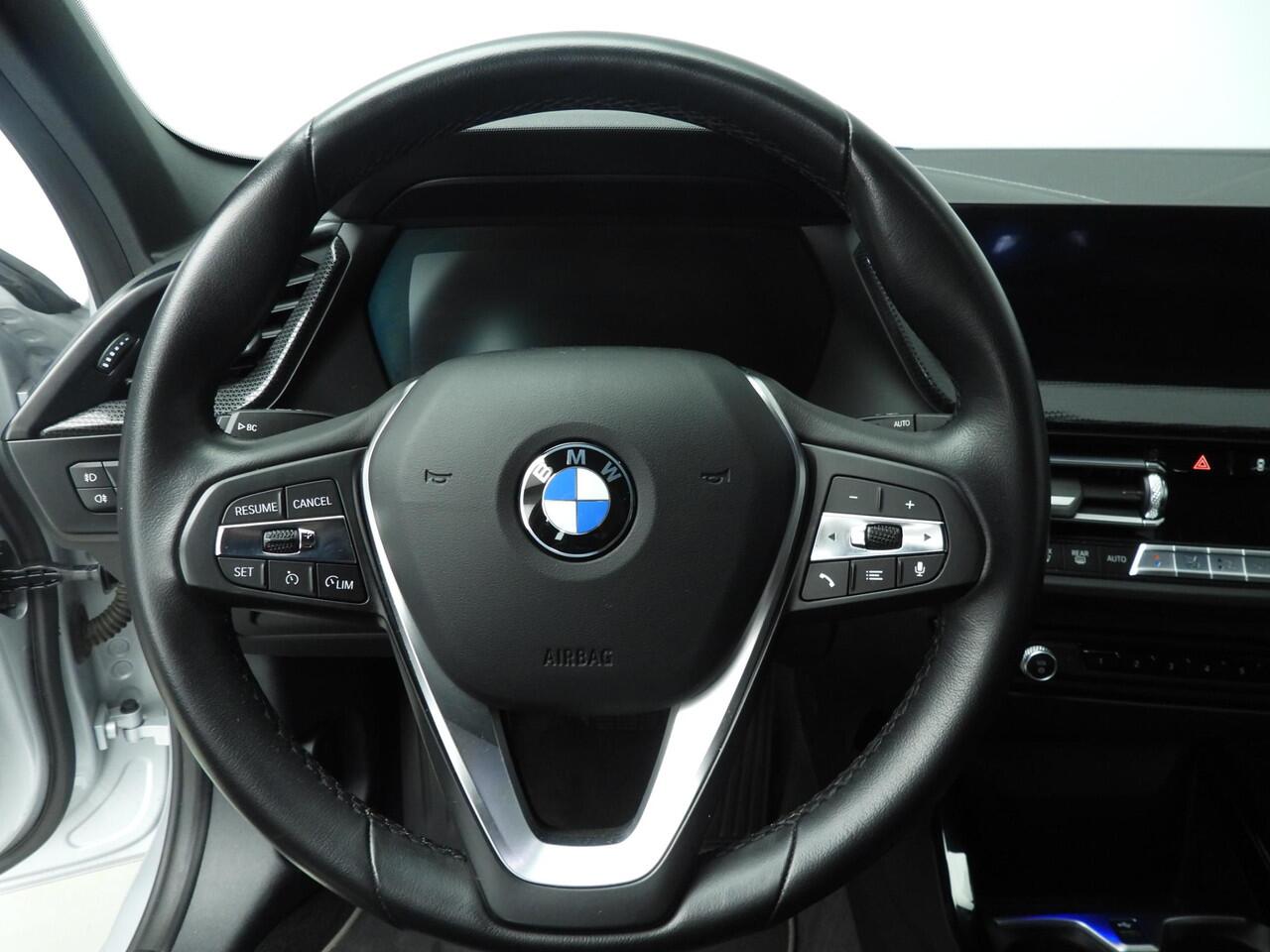 BMW 1-SERIE 5-deurs 118i | LED | Navigatie | Sportstoelen | Stoelverwarming | Clima | PDC | DAB | Alu 17 inch