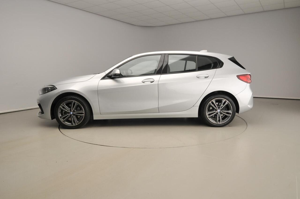 BMW 1-SERIE 5-deurs 118i | LED | Navigatie | Sportstoelen | Stoelverwarming | Clima | PDC | DAB | Alu 17 inch