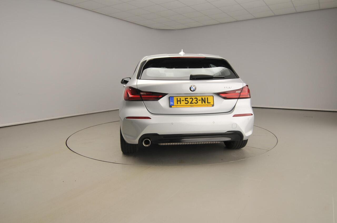 BMW 1-SERIE 5-deurs 118i | LED | Navigatie | Sportstoelen | Stoelverwarming | Clima | PDC | DAB | Alu 17 inch