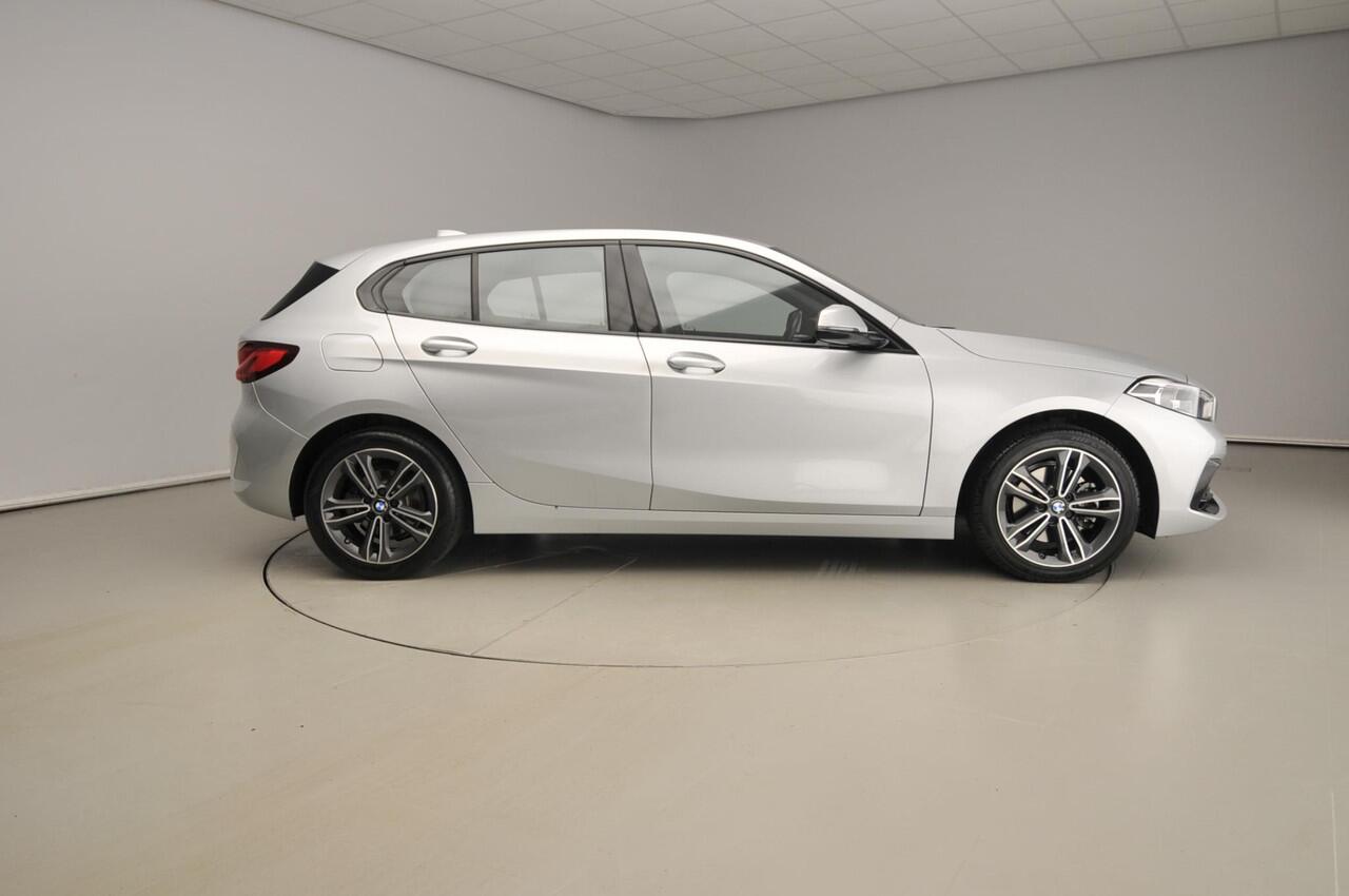BMW 1-SERIE 5-deurs 118i | LED | Navigatie | Sportstoelen | Stoelverwarming | Clima | PDC | DAB | Alu 17 inch