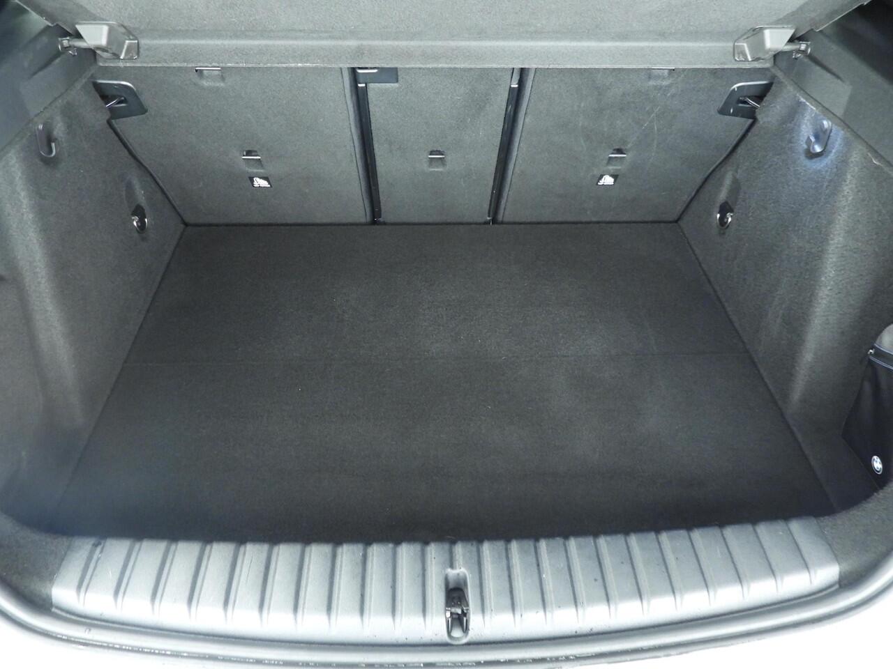 BMW 1-SERIE 5-deurs 118i | LED | Navigatie | Sportstoelen | Stoelverwarming | Clima | PDC | DAB | Alu 17 inch