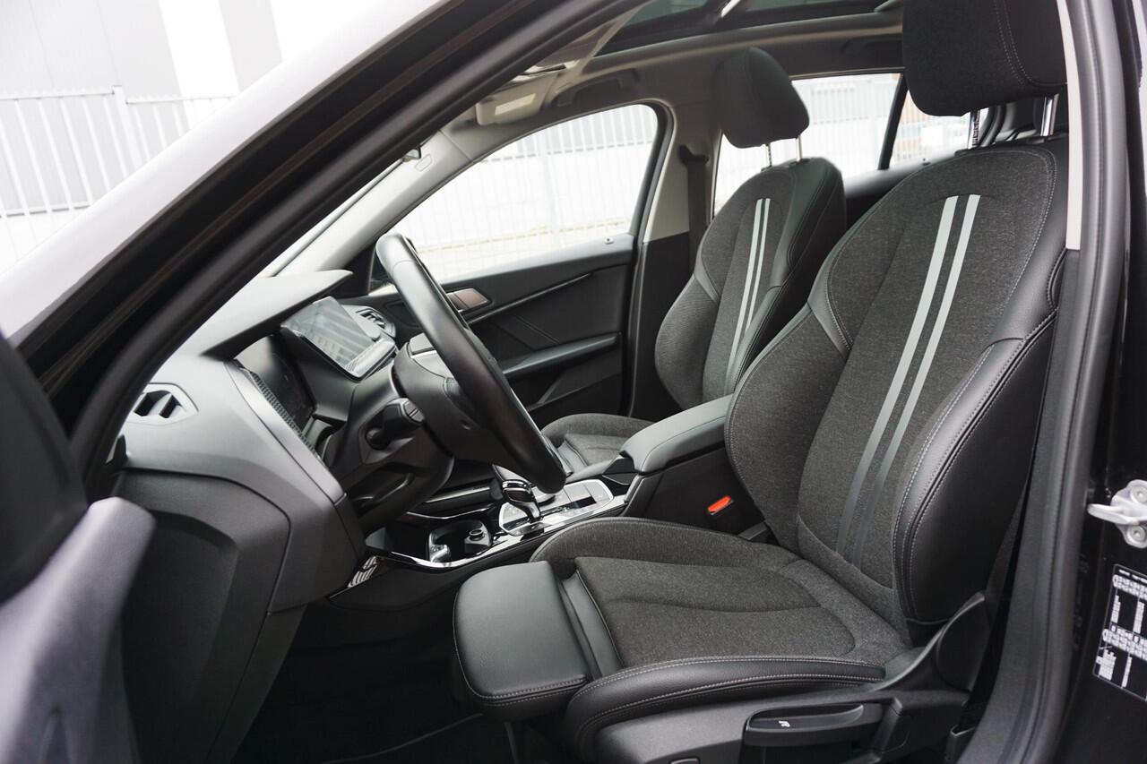 BMW 1-SERIE 118i 140PK Sport-line/Panodak/Camera/ParkingPack/ Dealeronderhouden.