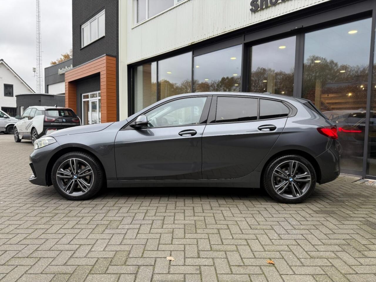 BMW 1-SERIE 118I Sportline,LED,Clima,Navi/Carplay,Digi Display,Dealer OH,