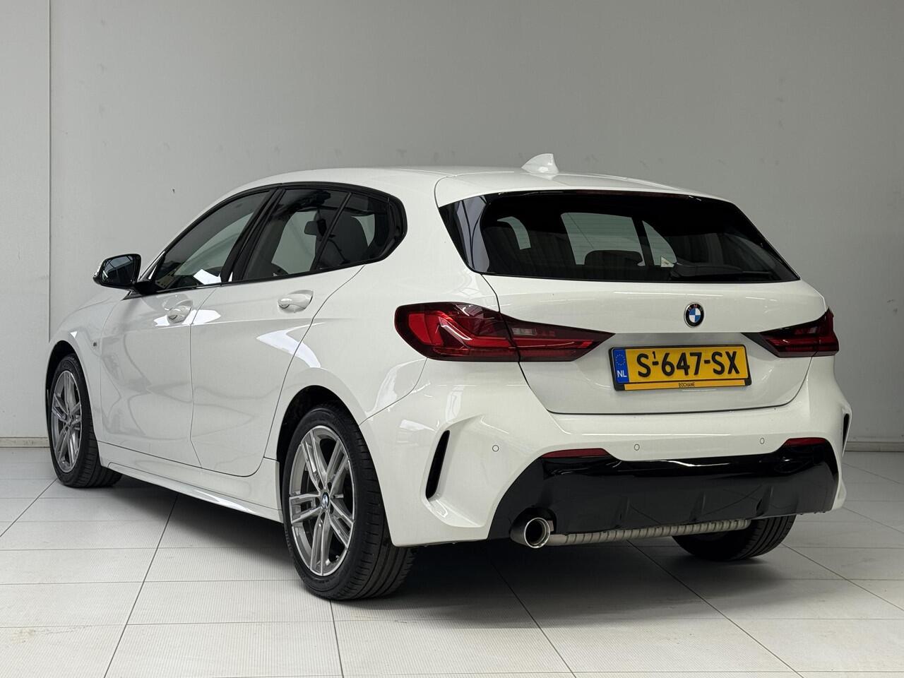 BMW 1-SERIE 118i High Executive M Sport | Stoelverwarming | Navi | PDC | Clima |