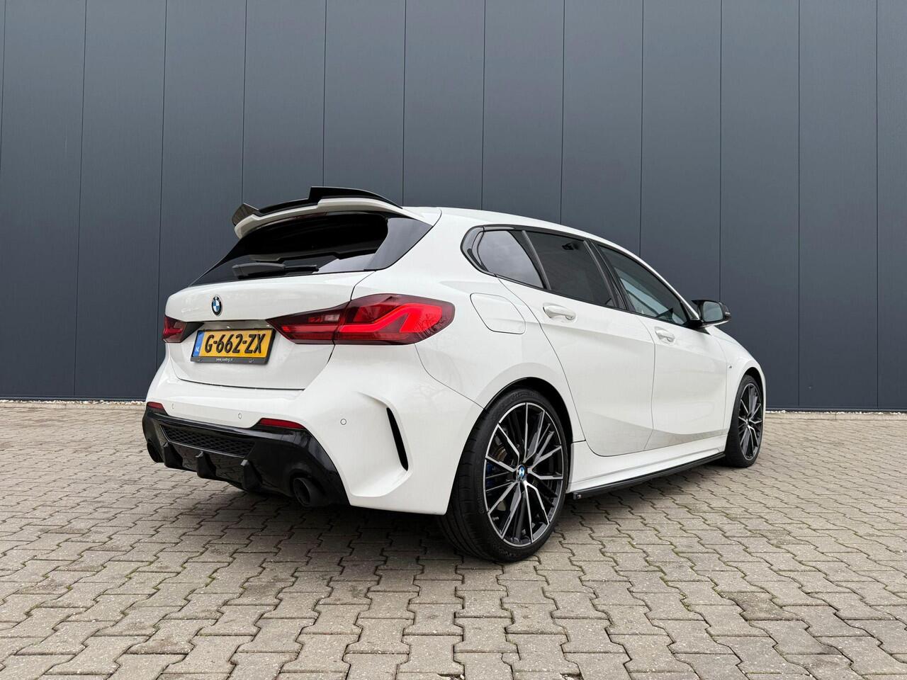 BMW 1-SERIE 118i M-Sport / Leder / Pano / Sfeerverlichting