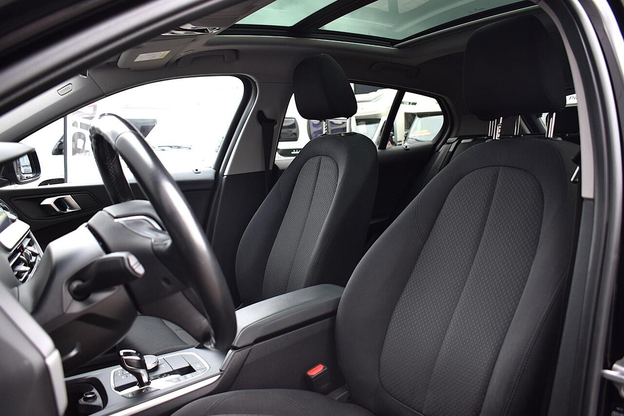 BMW 1-SERIE 118i Executive Edition | Pano | Apple CarPlay | LED | Virtual