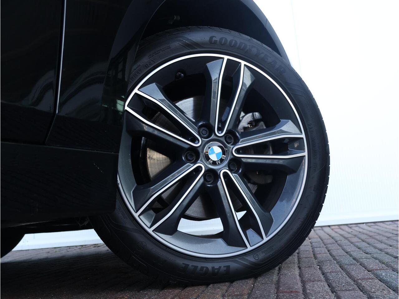 BMW 1-SERIE 118i Executive Edition Sport Line/ Cruise Control/ HiFi/ Shadow Line/ Live Cockpit Professional/ Stoelverwarming/ Sportstoelen