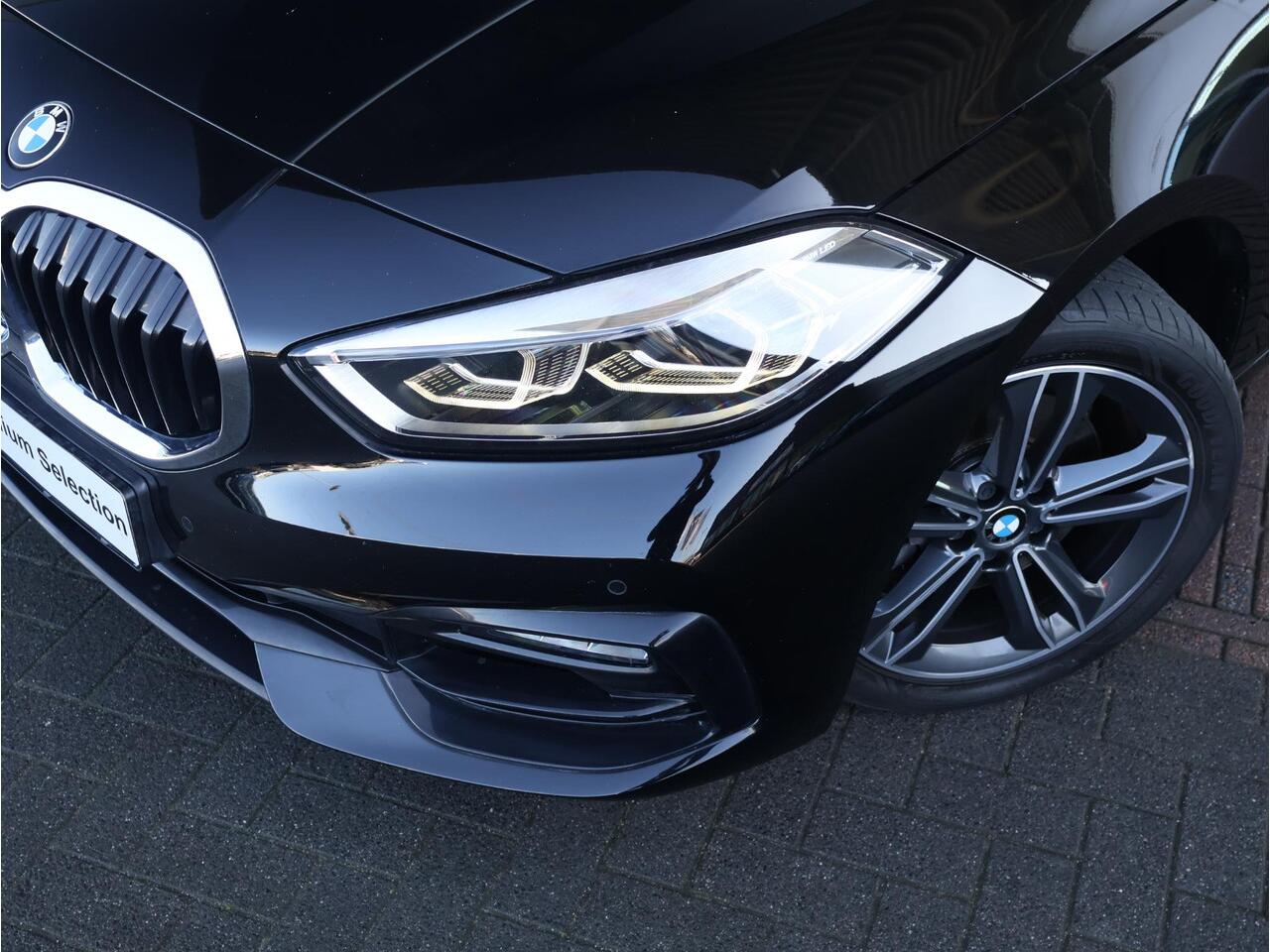 BMW 1-SERIE 118i Executive Edition Sport Line/ Cruise Control/ HiFi/ Shadow Line/ Live Cockpit Professional/ Stoelverwarming/ Sportstoelen