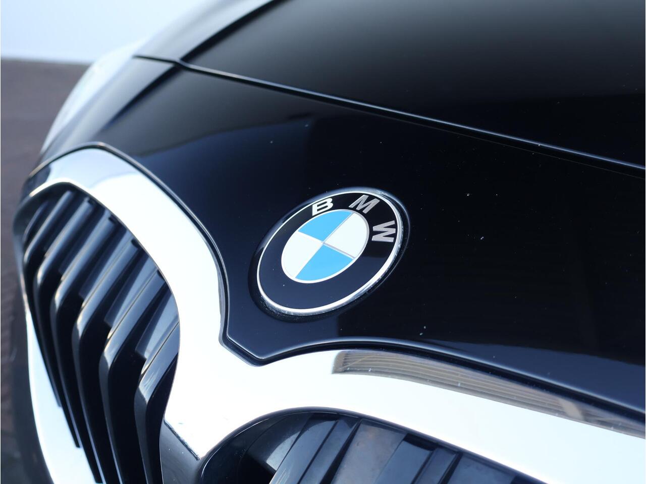 BMW 1-SERIE 118i Executive Edition Sport Line/ Cruise Control/ HiFi/ Shadow Line/ Live Cockpit Professional/ Stoelverwarming/ Sportstoelen