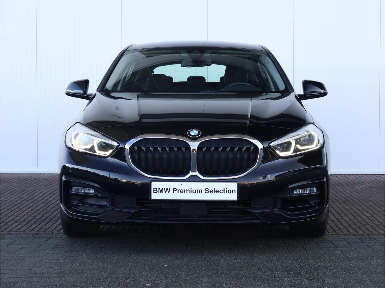 BMW 1-SERIE 118i Executive Edition Sport Line/ Cruise Control/ HiFi/ Shadow Line/ Live Cockpit Professional/ Stoelverwarming/ Sportstoelen