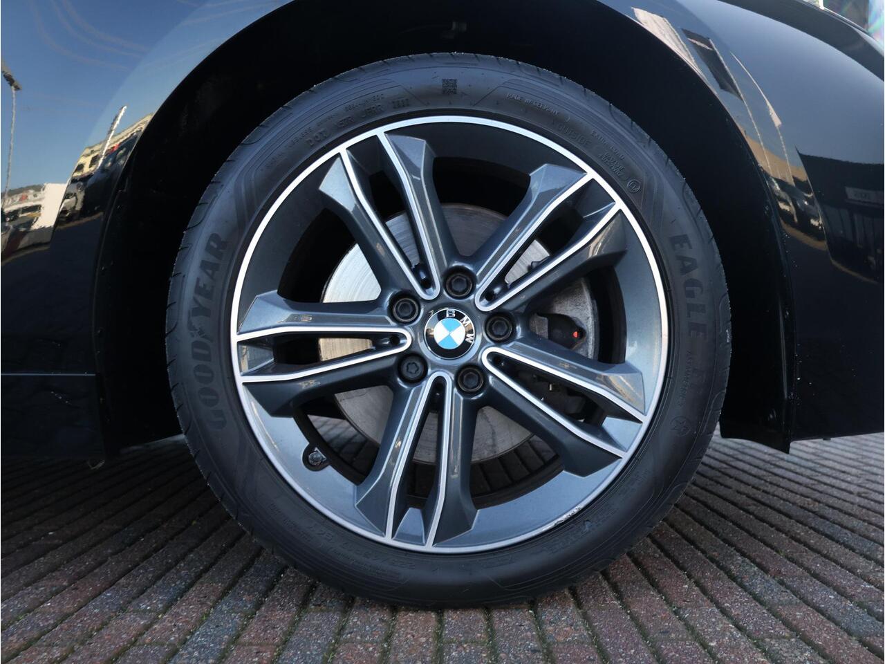 BMW 1-SERIE 118i Executive Edition Sport Line/ Cruise Control/ HiFi/ Shadow Line/ Live Cockpit Professional/ Stoelverwarming/ Sportstoelen