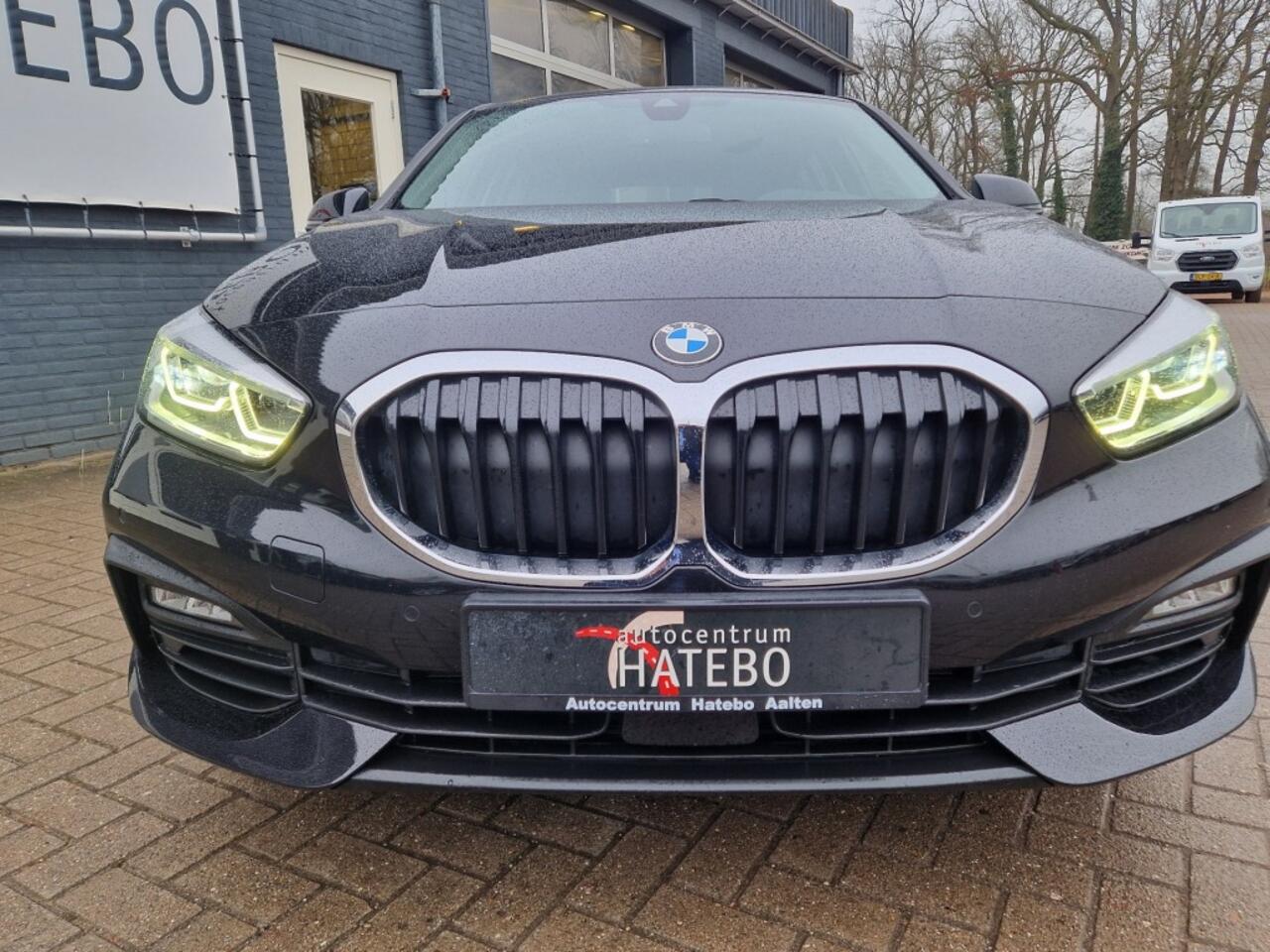 BMW 1-SERIE 118I High Executive Leder Navi Panorama Climate Cruise LM17 Mooi!