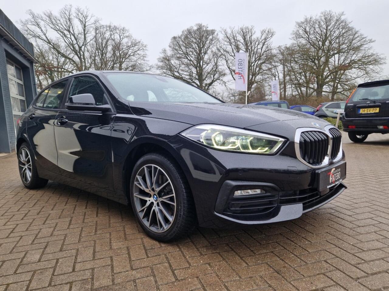 BMW 1-SERIE 118I High Executive Leder Navi Panorama Climate Cruise LM17 Mooi!