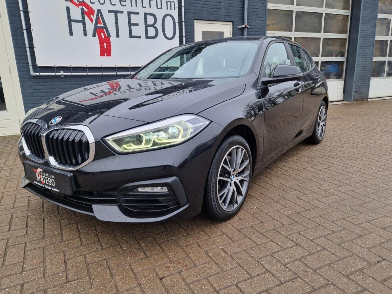 BMW 1-SERIE 118I High Executive Leder Navi Panorama Climate Cruise LM17 Mooi!