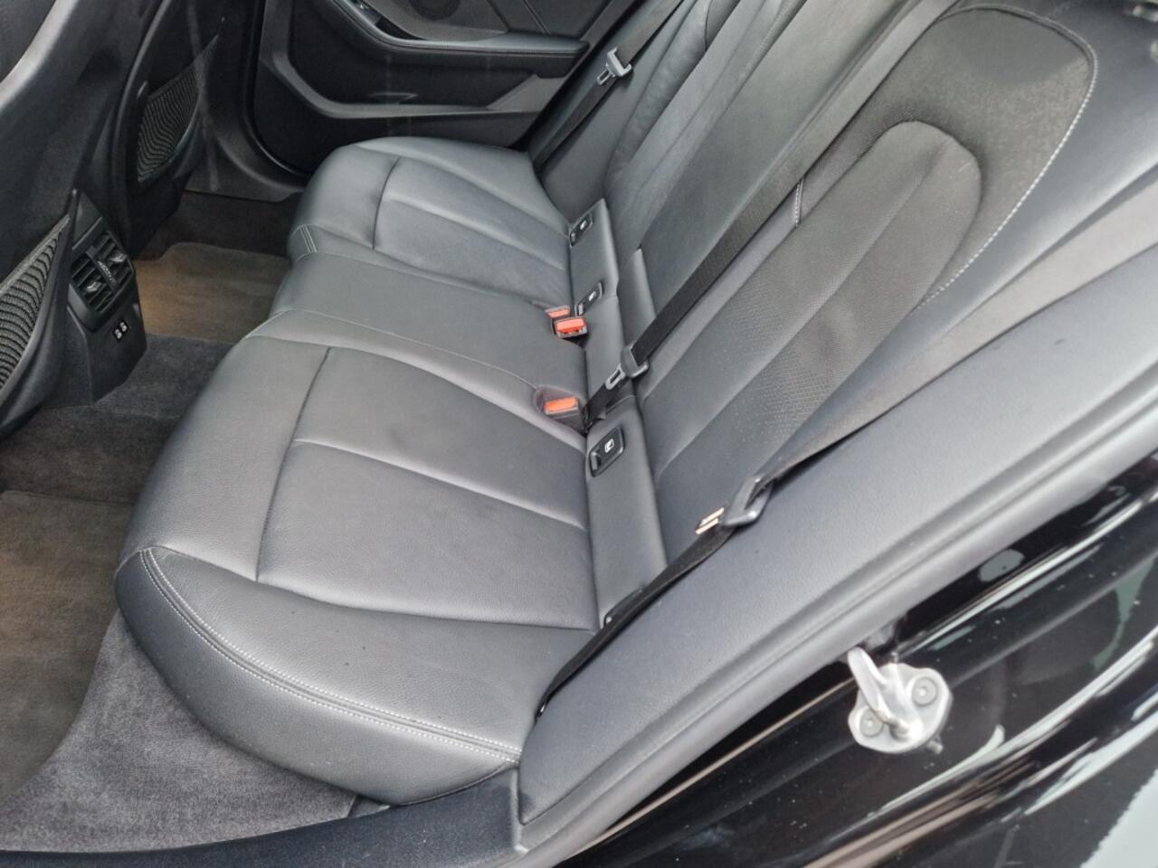 BMW 1-SERIE 118I High Executive Leder Navi Panorama Climate Cruise LM17 Mooi!