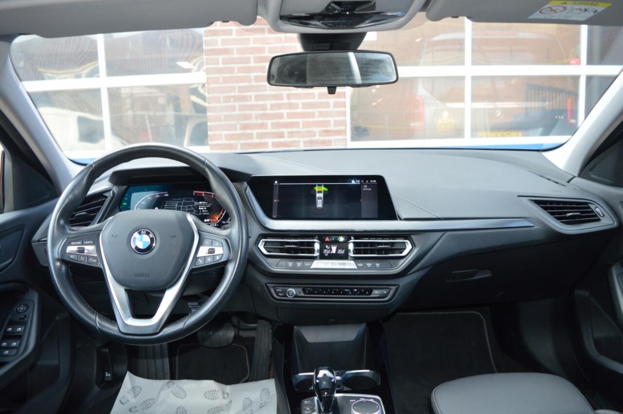 BMW 1-SERIE 118i Executive | AUT - VRT.DASH - BLACKLINE