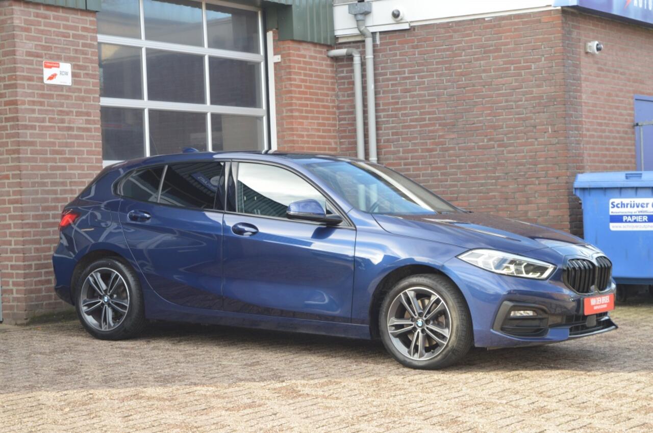 BMW 1-SERIE 118i Executive | AUT - VRT.DASH - BLACKLINE