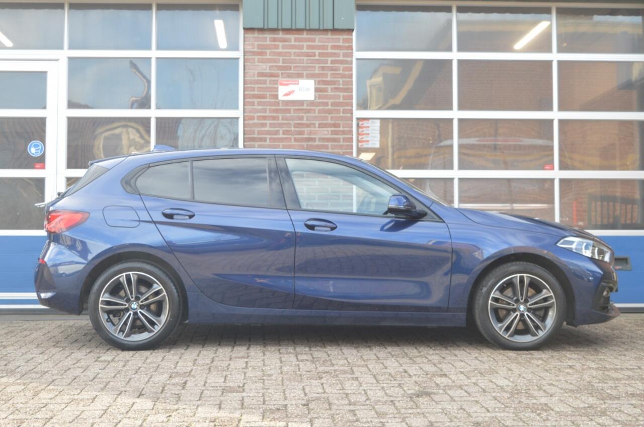 BMW 1-SERIE 118i Executive | AUT - VRT.DASH - BLACKLINE
