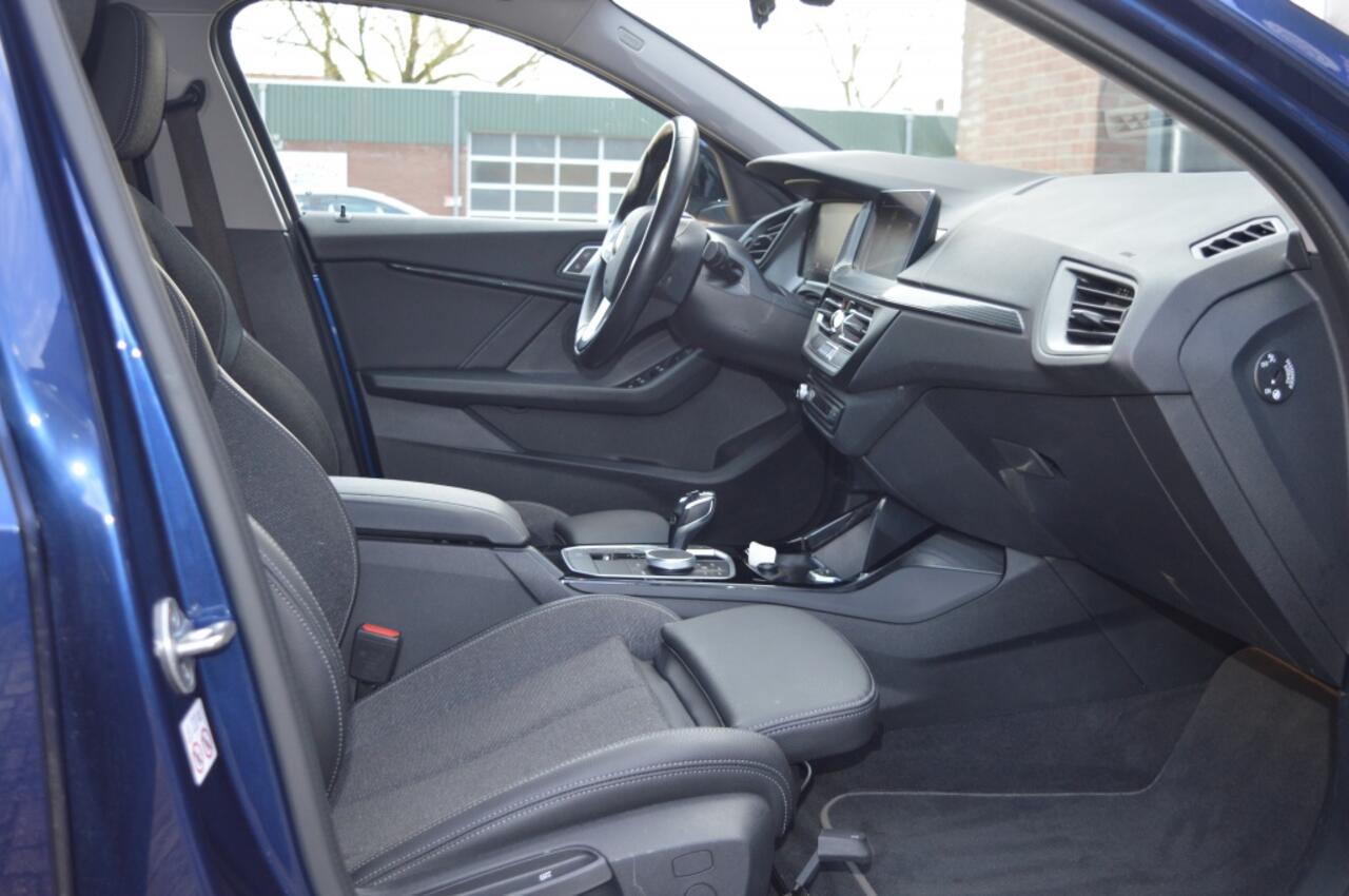 BMW 1-SERIE 118i Executive | AUT - VRT.DASH - BLACKLINE