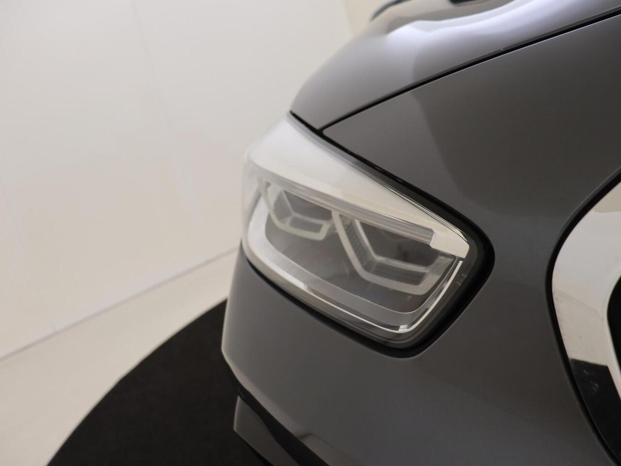 BMW 1-SERIE 118i Executive Edition | Navigatie | LM Velgen | Trekhaak