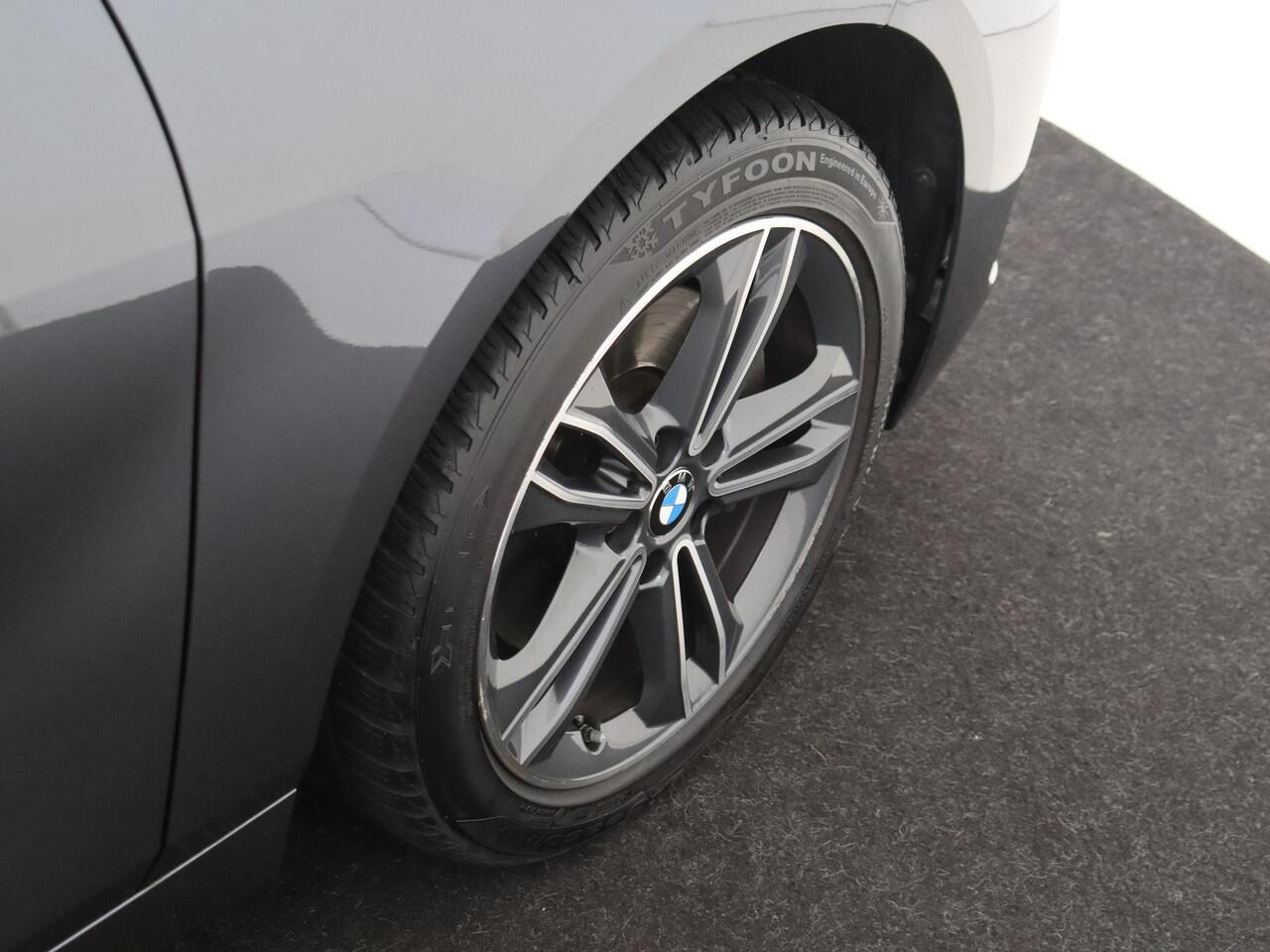 BMW 1-SERIE 118i Executive Edition | Navigatie | LM Velgen | Trekhaak