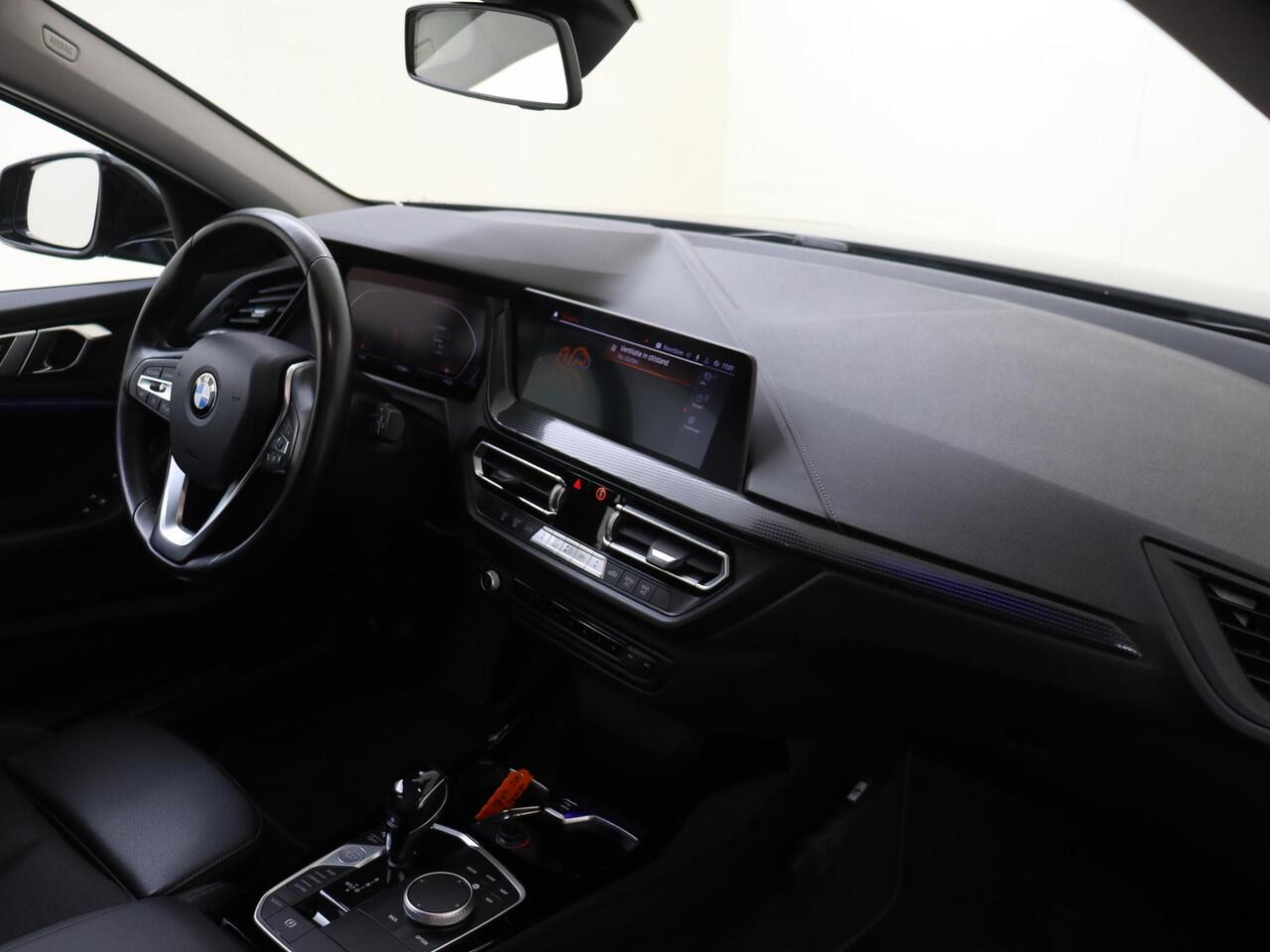 BMW 1-SERIE 118i Executive Edition | Navigatie | LM Velgen | Trekhaak