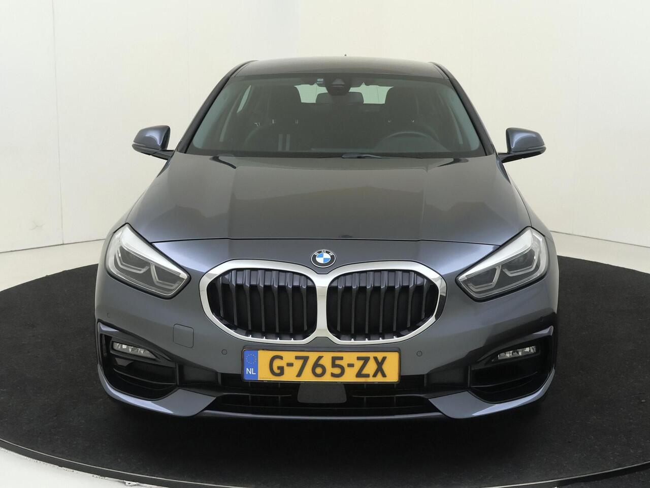 BMW 1-SERIE 118i Executive Edition | Navigatie | LM Velgen | Trekhaak