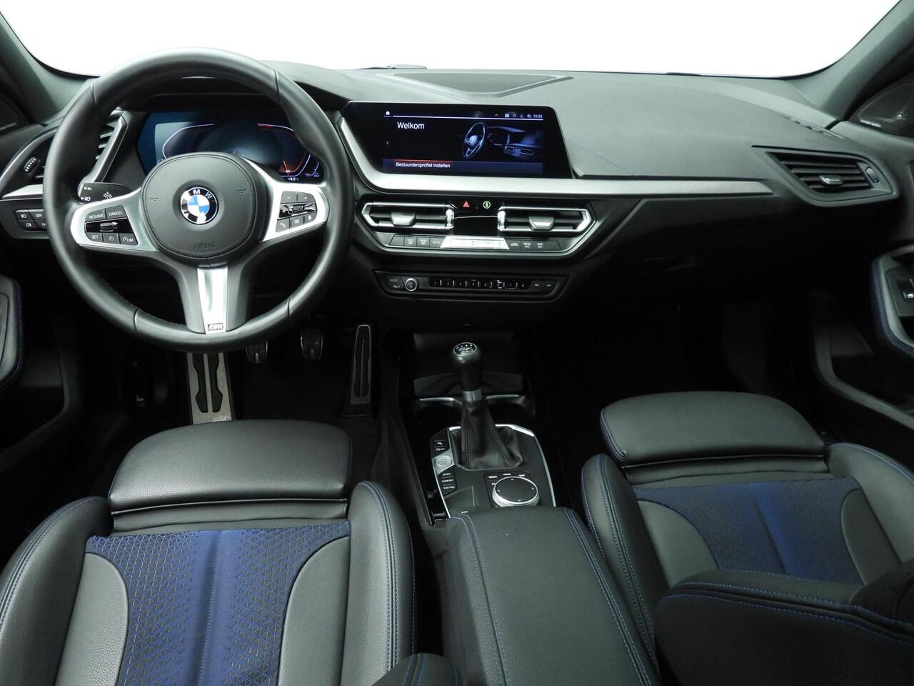 BMW 1-SERIE 5-Deurs 118i | M-Sportpakket | LED | Navigatie | Schuifdak | Sportstoelen | DAB | Harman-kardon sound | Alu 17 inch