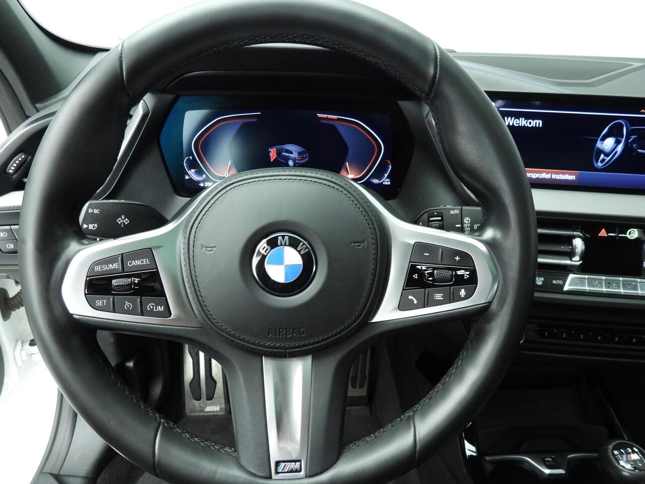 BMW 1-SERIE 5-Deurs 118i | M-Sportpakket | LED | Navigatie | Schuifdak | Sportstoelen | DAB | Harman-kardon sound | Alu 17 inch