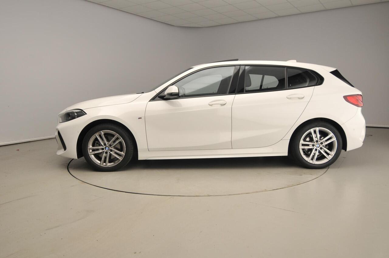 BMW 1-SERIE 5-Deurs 118i | M-Sportpakket | LED | Navigatie | Schuifdak | Sportstoelen | DAB | Harman-kardon sound | Alu 17 inch