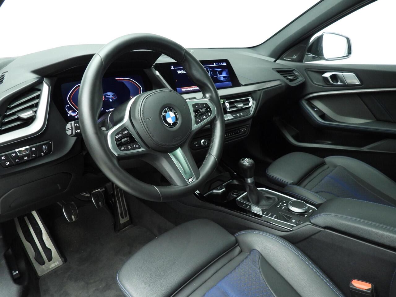 BMW 1-SERIE 5-Deurs 118i | M-Sportpakket | LED | Navigatie | Schuifdak | Sportstoelen | DAB | Harman-kardon sound | Alu 17 inch