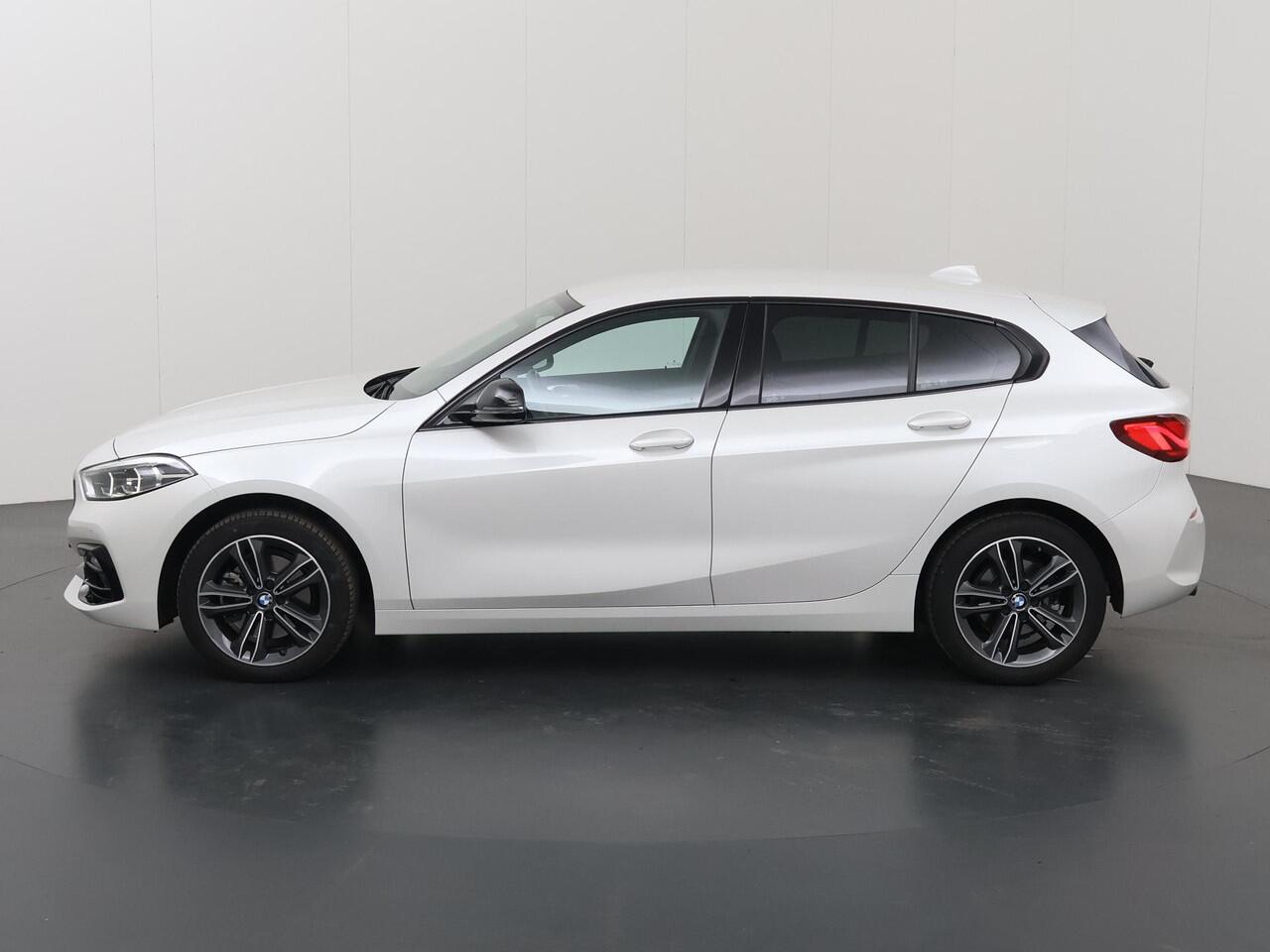 BMW 1-SERIE 118i Executive Edition Sport | Navigatie | Sportstoelen | DAB | Parkeersensoren | Climate Control | Cruise Control | Apple Carplay/Android Auto |