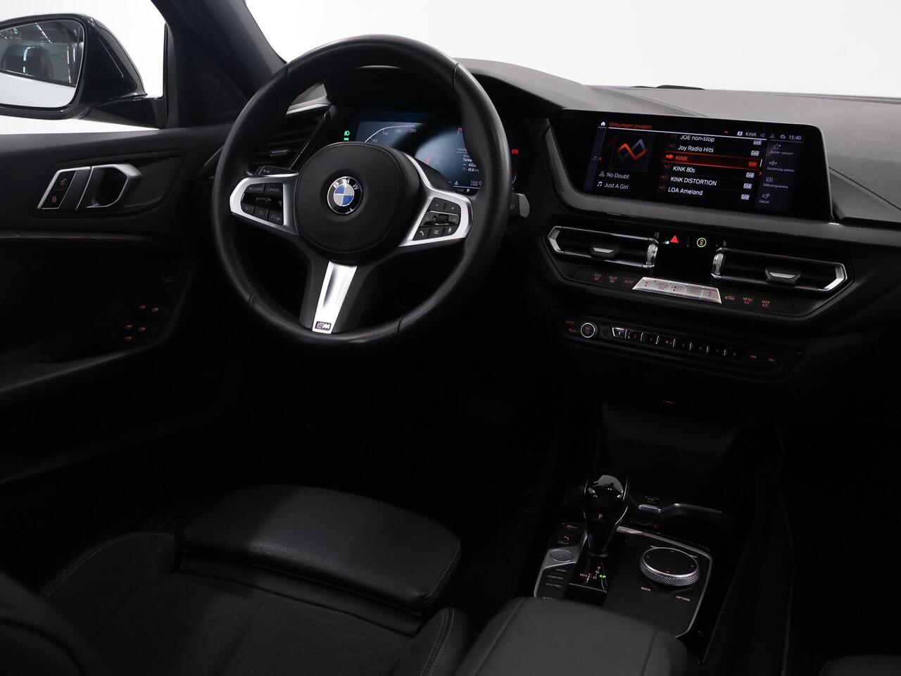 BMW 1-SERIE 118i Executive Edition Sport | Navigatie | Sportstoelen | DAB | Parkeersensoren | Climate Control | Cruise Control | Apple Carplay/Android Auto |