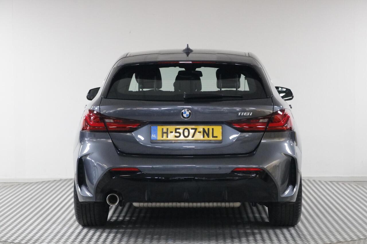 BMW 1-SERIE 118i High Executive Edition M-Sport Clima | DAB | LED | Carplay | Leder | Cruise.
