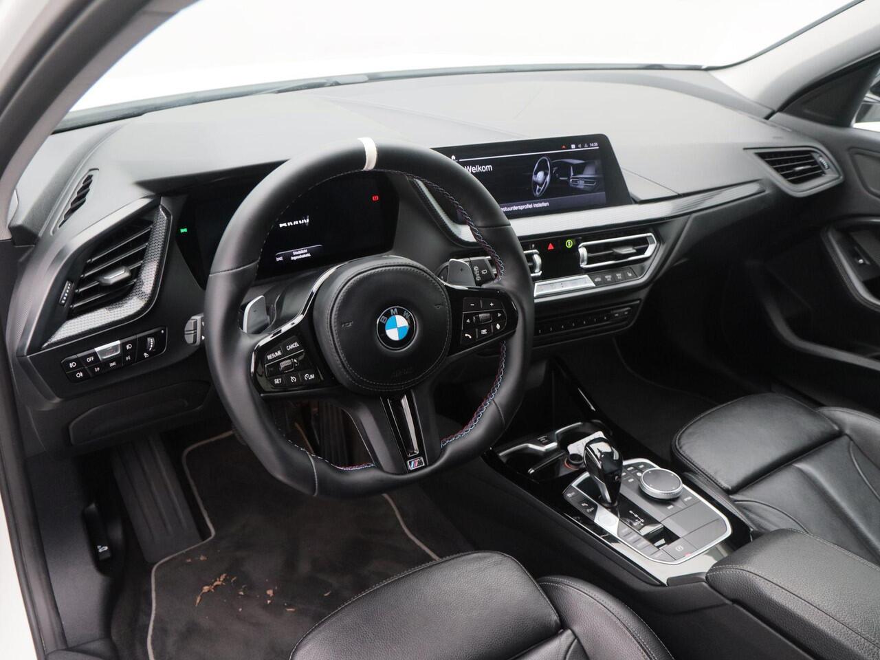 BMW 1-SERIE 118i 140 Pk High Executive Edition | M-Design | Stoelverwarming | Climatronic | Full LED | Navigatie | Virtual Cockpit | 19 Inch | 124.706 Km !!