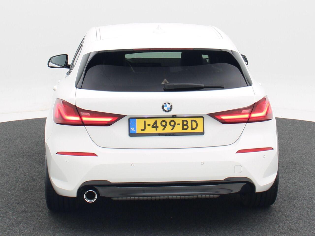 BMW 1-SERIE 118i 140 Pk High Executive Edition | M-Design | Stoelverwarming | Climatronic | Full LED | Navigatie | Virtual Cockpit | 19 Inch | 124.706 Km !!