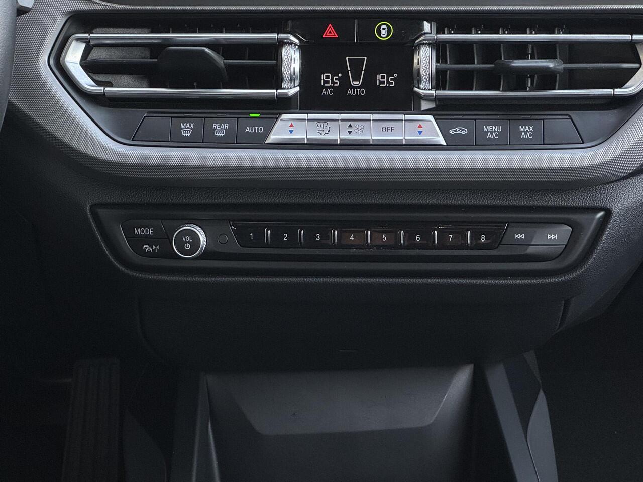 BMW 1-SERIE 118i Executive Edition NL-AUTO | NAVI | CARPLAY