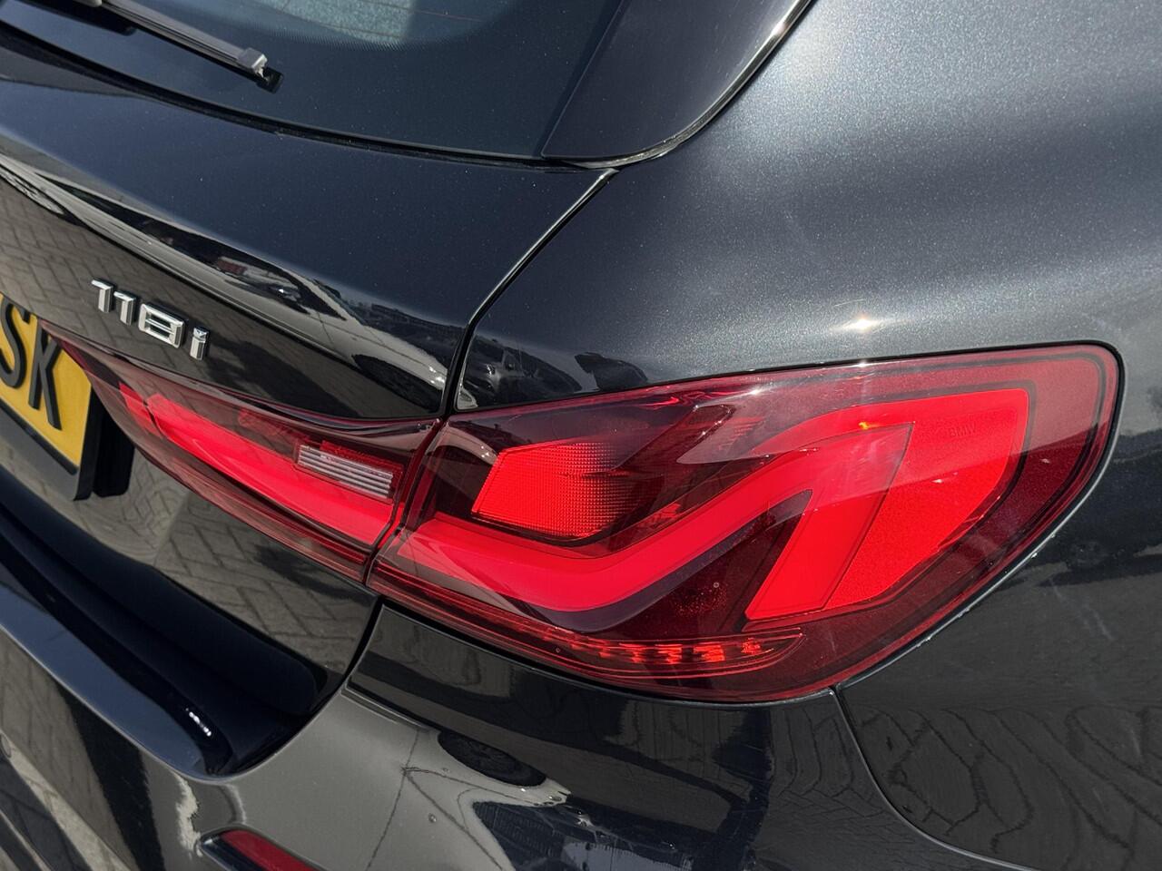 BMW 1-SERIE 118i Executive Edition NL-AUTO | NAVI | CARPLAY
