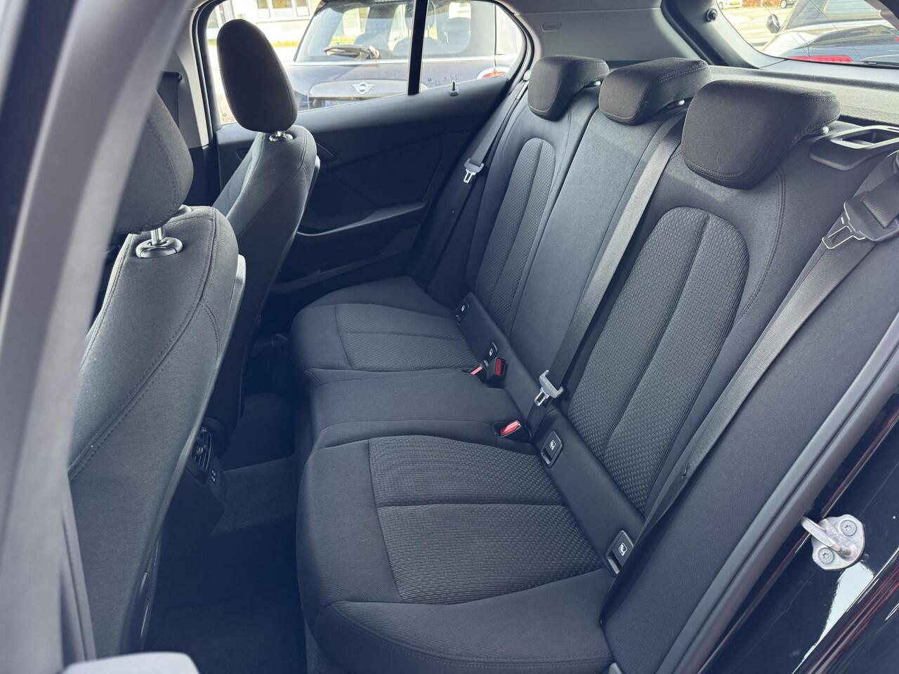 BMW 1-SERIE 118i Executive Edition NL-AUTO | NAVI | CARPLAY