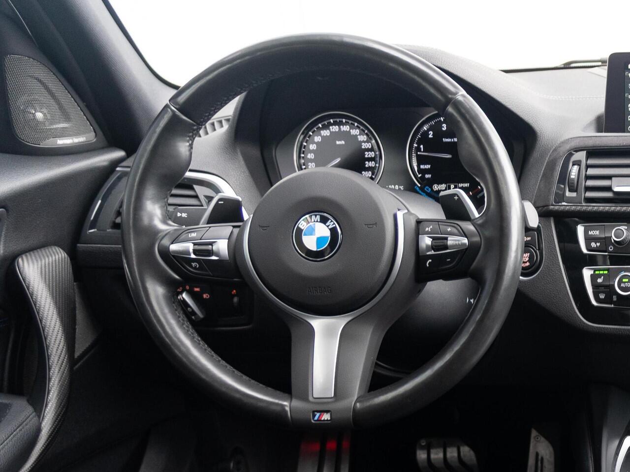 BMW 1-SERIE M140i | High Executive | Akrapovic | Harman-Kardon | Stuurwielrand verwarmd | Achteruitrijcamera | Schuif-/kanteldak | Stoelverwarming | Lentevoordeel
